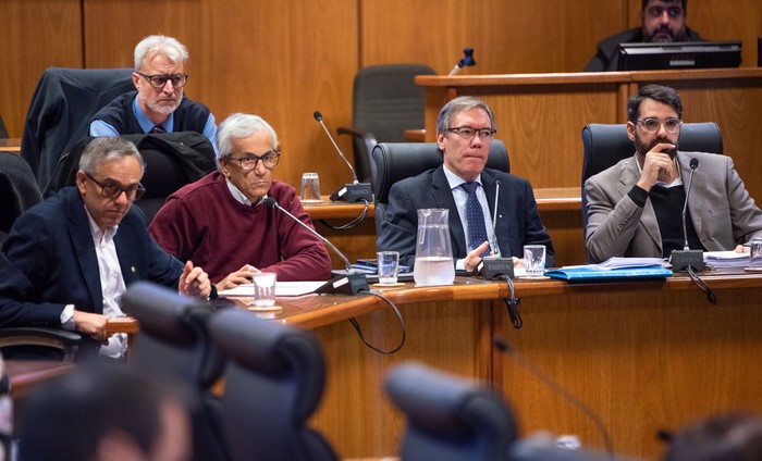 Rodrigo Arim, Leonardo Di Doménico, Juan Castillo, Martín Valcorba y Ariel Cancio, el 21 de mayo, en la Comisión de Diputados relativa a la Caja de Profesionales. · Foto: Gianni Schiaffarino