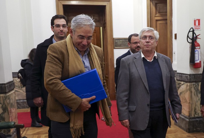 Robert Silva y Tabaré Viera, ayer, al final de la reunión de bancadas. · Foto: Rodrigo Viera Amaral
