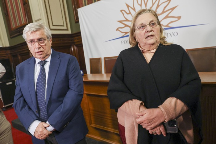 Tabaré Viera y Graciela Bianchi, el 1 de julio, tras la reunión bicameral por la Caja de Profesionales. · Foto: Rodrigo Viera Amaral