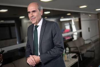 Pablo Abdala tras la reunión de la comisión por Caja de Jubilaciones y Pensiones de Profesionales Universitarios, el 24 de abril. · Foto: Mara Quintero