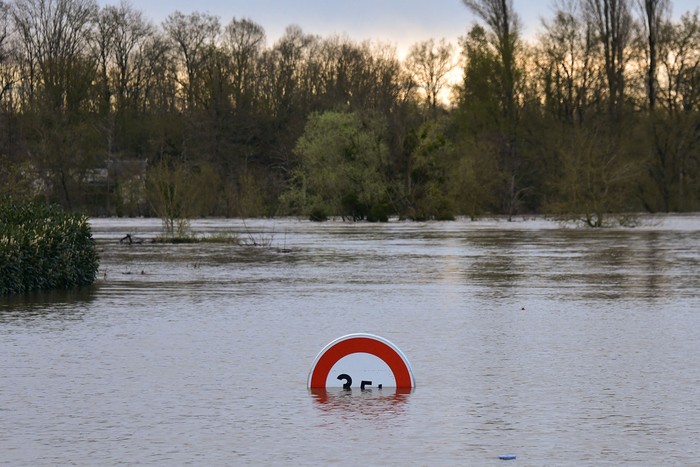 Zona inundada cerca de La Roche-Posay, en el centro de Francia, tras las fuertes lluvias que cayeron sobre la zona (archivo, marzo de 2024). · Foto: Pascal Lachenaud, AFP