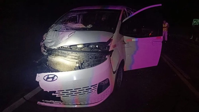 Camioneta de ASSE donde viajaban Álvaro Danza y Federico Martiarena. · Foto: Policía Caminera