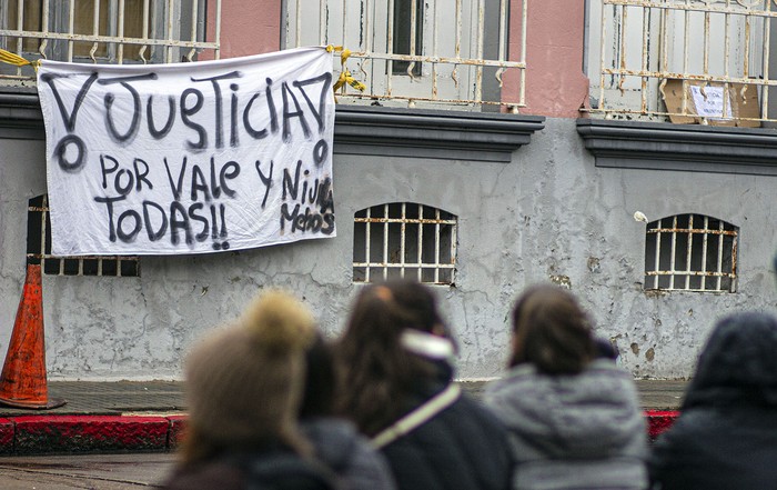 Manifestación por el femicidio de Valentina Cancela, en Maldonado (archivo, agosto de 2023). · Foto: Gabriel Rousserie