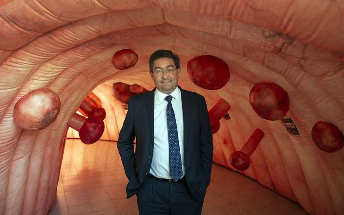 Leonardro Cipriani en la inaguración de un un nuevo sector para el estudio del cáncer digestivo, este jueves, en el Instituto Nacional del Cáncer. · Foto: Alessandro Maradei