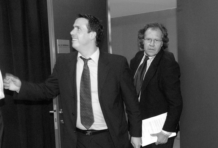Diego Cánepa y Luis Almagro. Foto: Federico Gutiérrez (archivo, diciembre 2010)