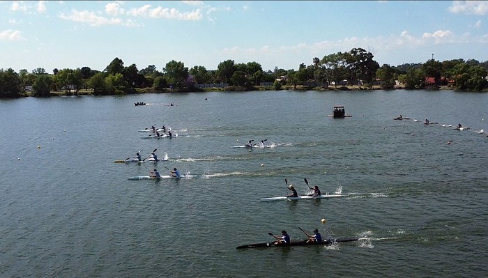 Sudamericano de canotaje, el 17 de noviembre, en el lago Calcagno. · Foto: S/D autor