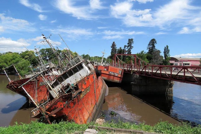 Puente sobre el arroyo de Las Vacas, en Carmelo.
