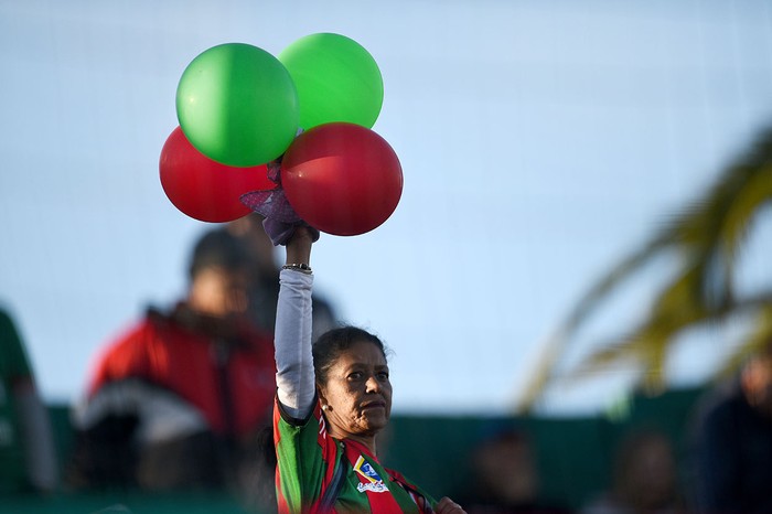 Hincha de Rampla Juniors durante el partido clásico ante Cerro por la 12ª fecha del Torneo Apertura, en el Estadio Olímpico. · Foto: Fernando Morán