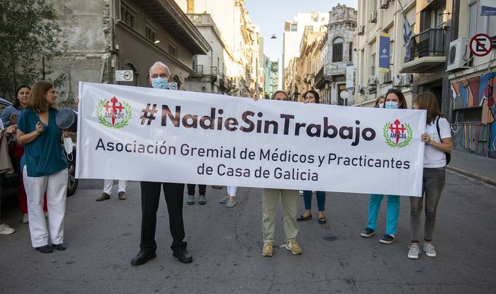 Manifestación de médicos de la ex Casa de Galicia (archivo, abril de 2022). · Foto: Alessandro Maradei