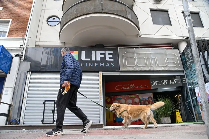 Cine Casablanca en el barrio Pocitos. · Foto: Guillermo Legaria