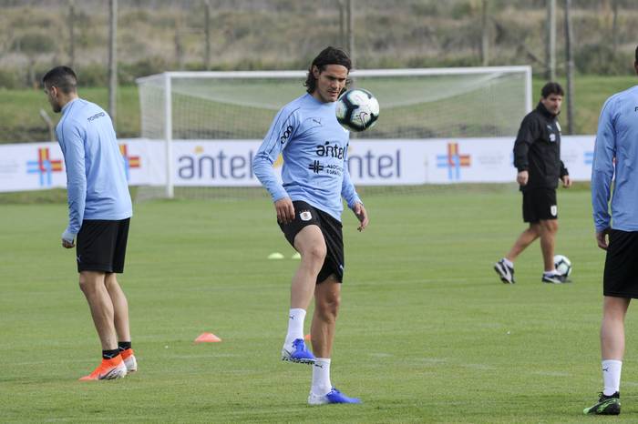 Edinson Cavani, durante un entrenamiento de la Selección, en el Complejo Celeste (archivo, mayo de 2019). · Foto: Federico Gutiérrez