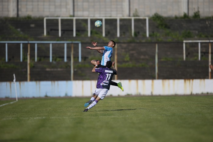 Partido entre Cerro y Fénix por la 8a fecha del Clausura, en el estadio Luis Tróccoli. · Foto: Mariana Greif