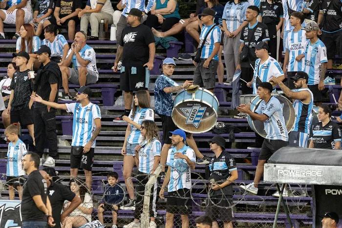 Hinchada de Cerro (archivo, febrero de 2026). · Foto: Rodrigo Viera Amaral