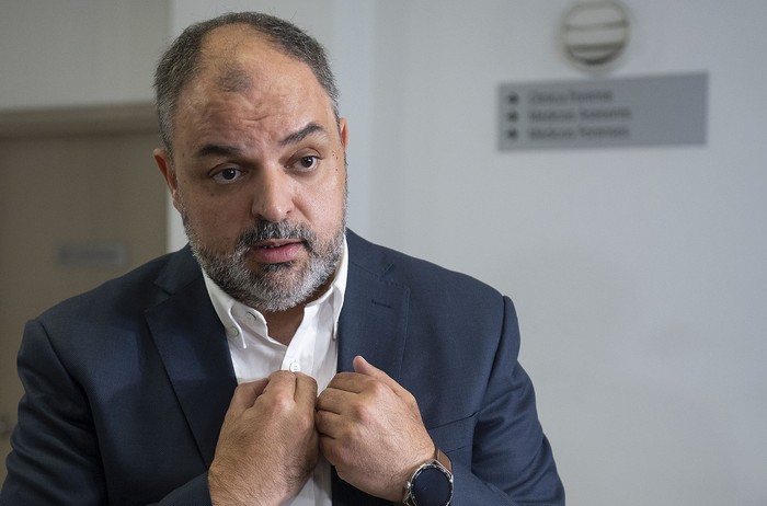 Charles Carrera en el juzgado por el caso del Hospital Policial (archivo, diciembre de 2024). · Foto: Alessandro Maradei Charles Carrera en el juzgado por el caso del Hospital Policial (archivo, diciembre de 2024). · Foto: Alessandro Maradei