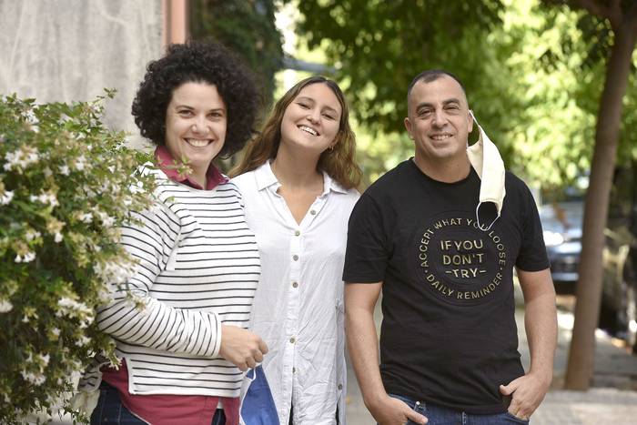 Mariela Bastos, Lucia Calasso y Martín Lavecchia, cocineros que estan a cargo del proyecto El Fuego Prendido. · Foto: Federico Gutiérrez