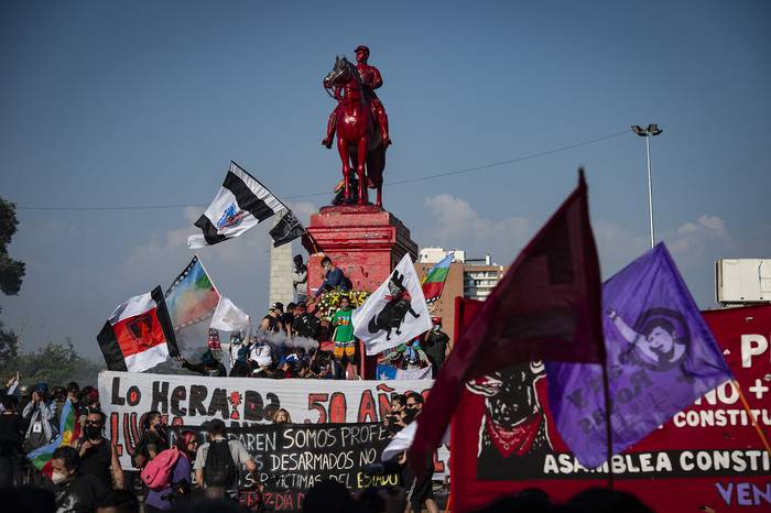 Protestas contra el gobierno de Sebastián Piñera, en la Plaza Italia, el 16 de octubre, en Santiago. · Foto: Martin Bernetti / AFP