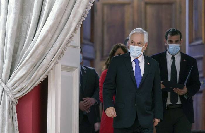 Sebastián Piñera, llega al palacio presidencial de La Moneda, ayer, en Santiago. · Foto: Presidencia chilena, AFP