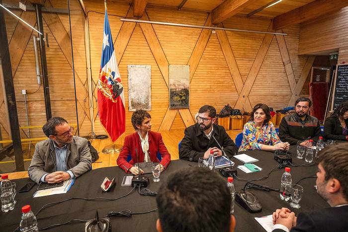 Gabriel Boric (c) encabeza el Gabinete Regional, en Temuco (10.11.2022). · Foto: Presidencia chilena, EFE