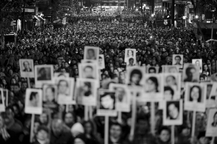 21ª Marcha del Silencio, en Montevideo. Foto: Santiago Mazzarovich.  · Foto: Santiago Mazzarovich