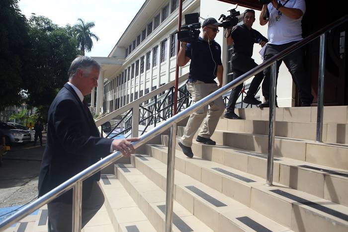 Jimmy Papadimitriu, exministro de la Presidencia de Panamá llega a una audiencia por el caso Odebrecht, el 12 de setiembre, en la Corte Suprema de Justicia de Ciudad de Panamá. · Foto: Carlos Lemos, EFE