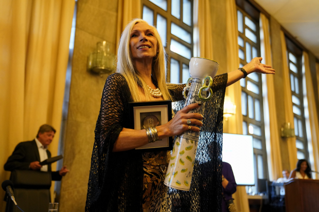 Karina Pankievich es la primera mujer trans que se convierte en Ciudadana Ilustre. Foto: Intendencia de Montevideo / Agustín Fernández Gabard
