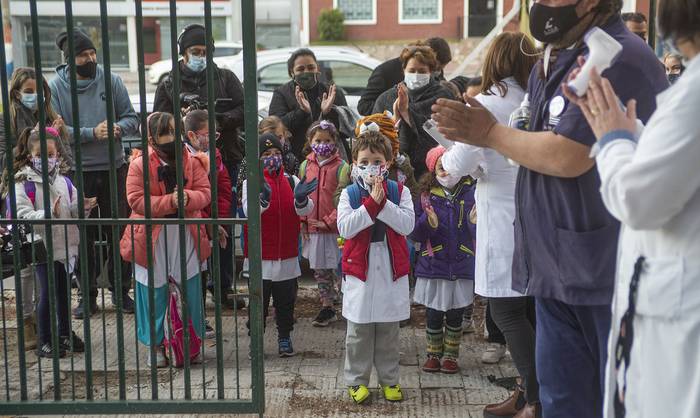 Retorno a la presencialidad, ayer, en la escuela Joaquin Mestre, en La Blanqueada. · Foto: Alessandro Maradei