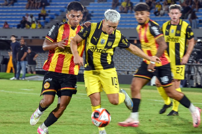 Peñarol y Progreso (archivo, febrero de 2025). · Foto: Martín Varela Umpiérrez