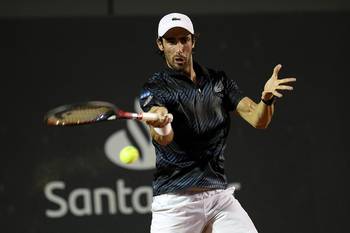 Pablo Cuevas, en un partido frente a Felix Auger-Aliassime, de Canadá, por la semifinal individual del torneo de Río de Janeiro (archivo, febrero de 2019). · Foto: Xinhua/Li Ming Pablo Cuevas, en un partido frente a Felix Auger-Aliassime, de Canadá, por la semifinal individual del torneo de Río de Janeiro (archivo, febrero de 2019). · Foto: Xinhua/Li Ming