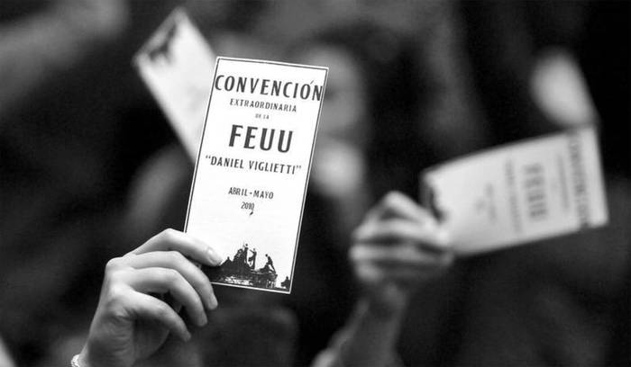 Convención de la Federación de Estudiantes Universitarios del Uruguay (FEUU) (archivo, junio de 2010). · Foto: Javier Calvelo