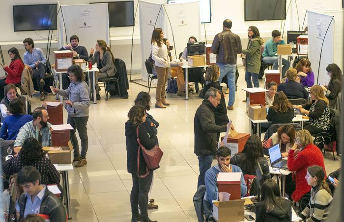 Elecciones del Colegio Médico, el 30 de agosto de 2018. · Foto: Andrés Cuenca