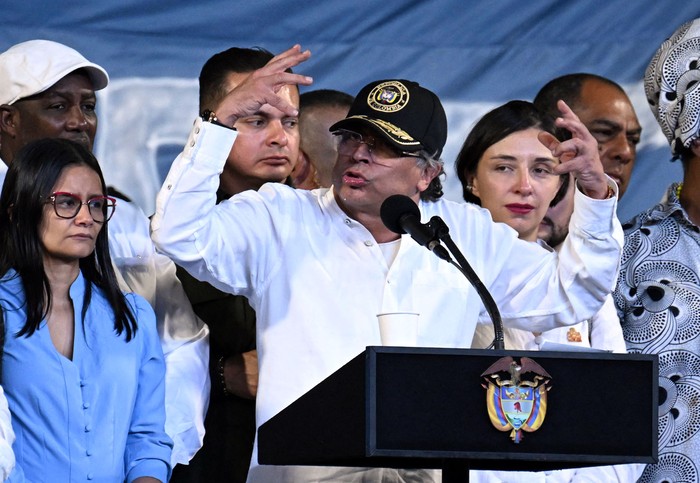 Gustavo Petro presidente de Colombia, durante un acto en la Plaza de San Francisco de Cali, Colombia, el 11 de junio. · Foto: Joaquín Sarmiento, AFP