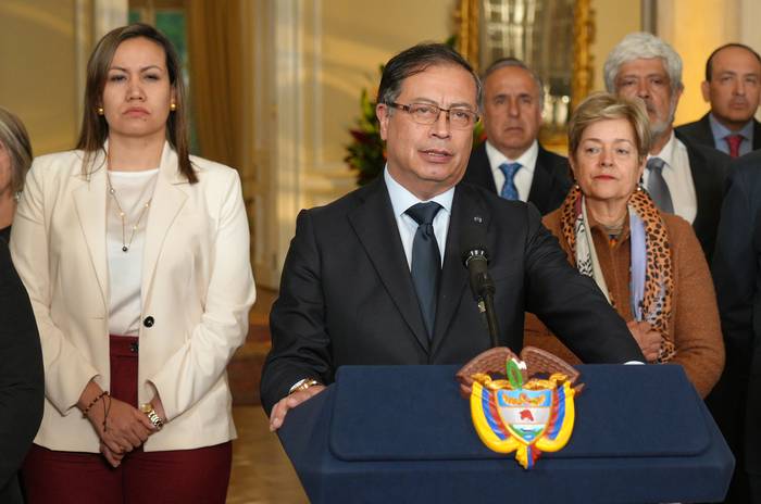 Gustavo Petro durante el anuncio de la salida de tres ministros de su gabinete (28.02.2023). · Foto: Presidencia colombiana, EFE