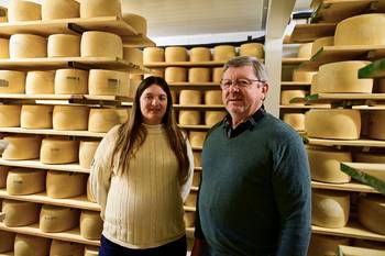 Karina y Enrique Celio, en Quesería La Cumbre. · Foto: Ignacio Dotti