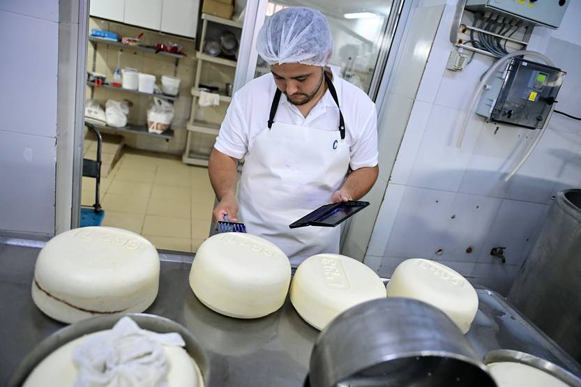 20251106 agropecuaria queso colonia2