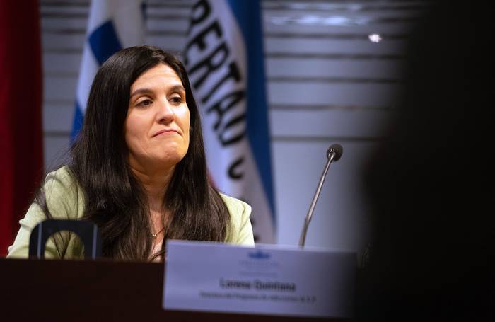 Lorena Quintana en el coloquio sobre consumo de cannabis, en el Parlamento (05.09.2023). · Foto: Mara Quintero