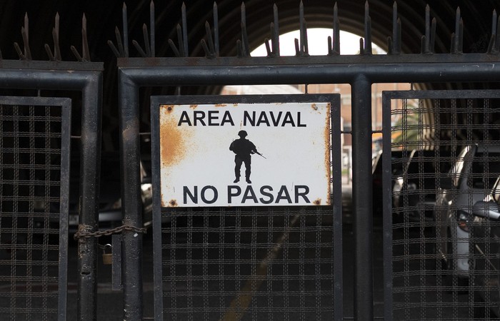 Edificio del Comando General de la Armada en el Puerto de Montevideo. · Foto: Alessandro Maradei