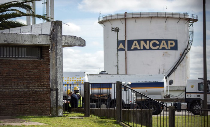 Planta de combustibles de ANCAP en La Tablada. · Foto: Alessandro Maradei