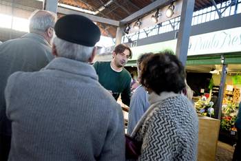Ahmed Ahjam en el Mercado Agrícola Ahmed Ahjam en el Mercado Agrícola