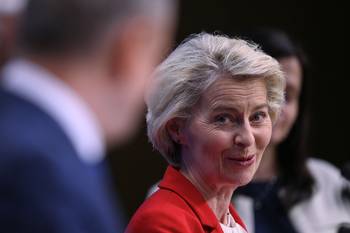 Ursula von der Leyen, presidenta de la Comisión Europea, durante una rueda de prensa, en Bruselas, el 26 de junio. · Foto: John Thys, AFP
