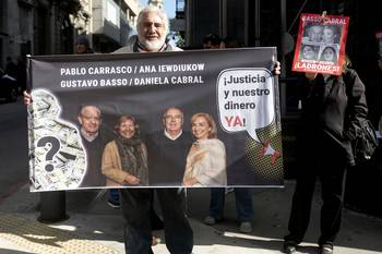 Concentración de damnificados por Conexión Ganadera (archivo, mayo de 2025). · Foto: Alessandro Maradei
