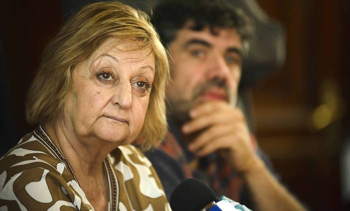 Liliam Kechichian y Óscar Andrade, durante la conferencia de prensa del Frente Amplio, en el Parlamento (18.10.2022). · Foto: Mara Quintero