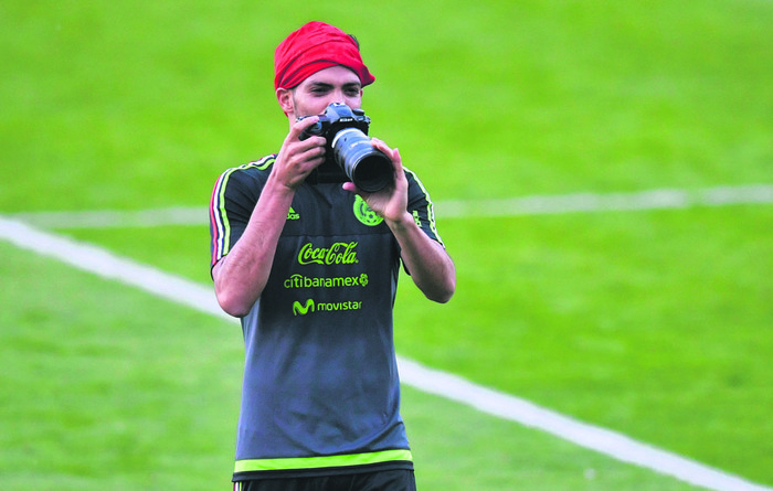 Raúl Jiménez, de la selección mexicana, durante un entrenamiento, en Kazán, Rusia. Foto: Yuri Cortez, afp