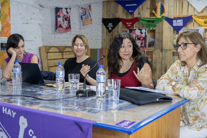 Valeria España, Soledad Suárez Navas, Noelia Correa y Alicia Deus, el 13 de noviembre, en la sede de Fucvam. · Foto: Laura Sosa