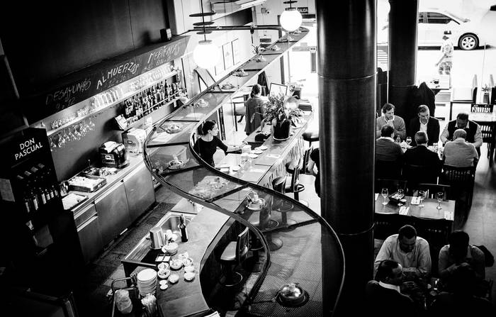 Foto principal del artículo 'Volvió a funcionar el café Sorocabana en su local original de Ciudad Vieja'