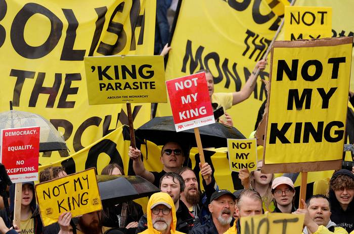 Protestas durante la coronación del Rey Carlos III, el 6 mayo en Londres. · Foto: Piroschka Van de Wouw, POOL; AFP