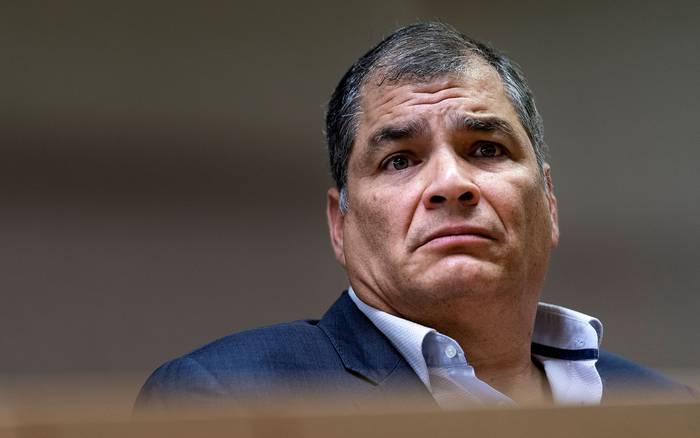 Rafael Correa da una conferencia de prensa en el Parlamento Europeo en Bruselas (archivo, octubre de 2019). · Foto: Kenzo Tribouillard / AFP