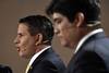 Fabricio Alvarado (izq.), candidato de Restauración Nacional, y Carlos Alvarado, del partido de gobierno
Acción Ciudadana, durante un debate en las elecciones presidenciales de Costa Rica. Foto: Ezequiel Becerra, AFP. Fabricio Alvarado (izq.), candidato de Restauración Nacional, y Carlos Alvarado, del partido de gobierno
Acción Ciudadana, durante un debate en las elecciones presidenciales de Costa Rica. Foto: Ezequiel Becerra, AFP.