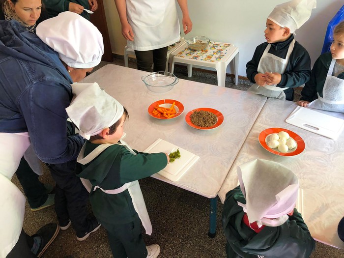 Foto principal del artículo 'Un recetario quincenal elaborado en base a la “lista inteligente” del Mercado Modelo promueve la cocina de estación, rica, saludable y más barata'