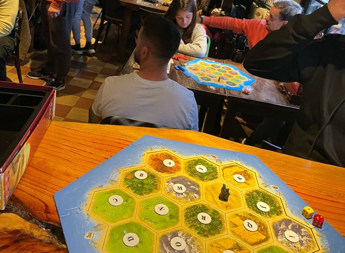 Foto principal del artículo 'Organizan jornada de Catan en los patios del Cabildo'