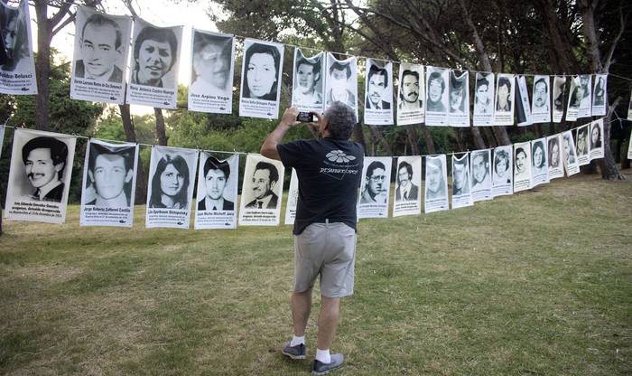 Memorial de los Detenidos Desaparecidos, en el parque Vaz Ferreira, en el Cerro (archivo, diciembre de 2019). · Foto: Alessandro Maradei